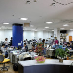 婦人アパレルと雑貨・ギフト<br> ２本柱で「お母さん応援企業」を指向