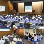 広島女学院大学の学生が企業をインタビュー